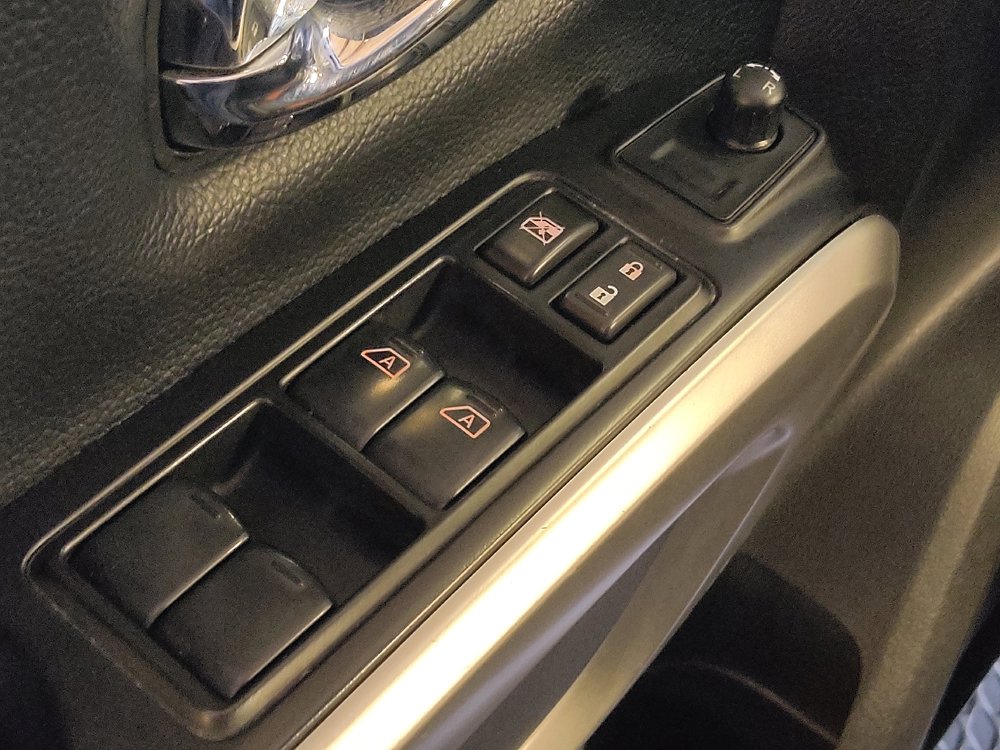 Used 2017 Nissan Titan SV RWD image 27