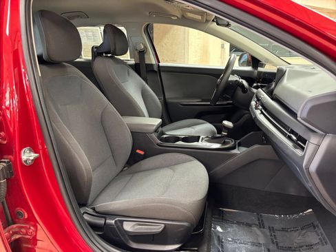 Used 2025 Kia K4 FWD image 35