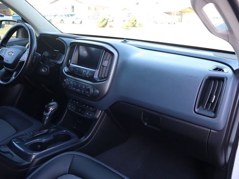 Used 2022 Chevrolet Colorado Z71 w/ Safety Package image 17