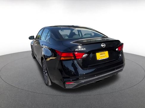 Used 2025 Nissan Altima 2.5 SV FWD image 11