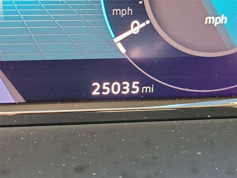 Used 2025 Volkswagen Atlas SE image 23