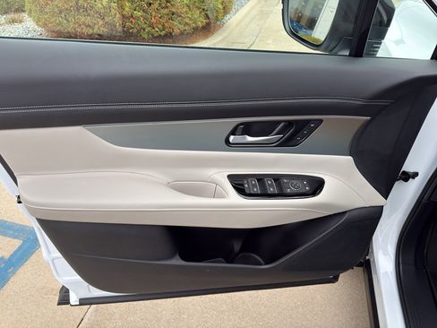 Used 2025 Nissan Murano SL image 12