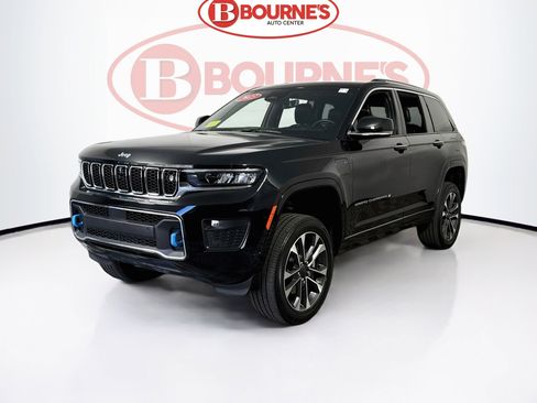 Used 2023 Jeep Grand Cherokee Overland w/ Advanced Protech Group III AWD/4WD image 8