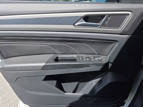 Used 2020 Volkswagen Atlas Cross Sport SEL image 25