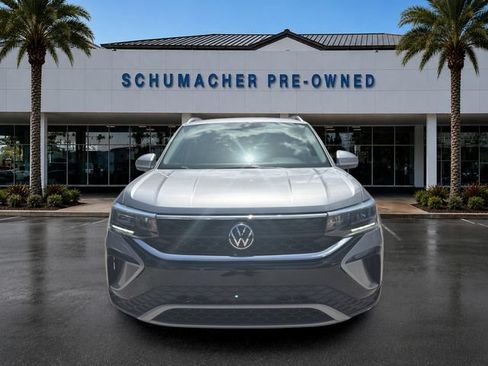 Used 2024 Volkswagen Taos SE FWD image 2