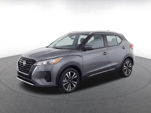 Used 2024 Nissan Kicks SV FWD image 3