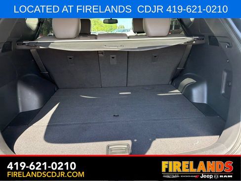 Used 2014 Hyundai Santa Fe Sport w/ Premium Equipment Package 03 FWD image 9