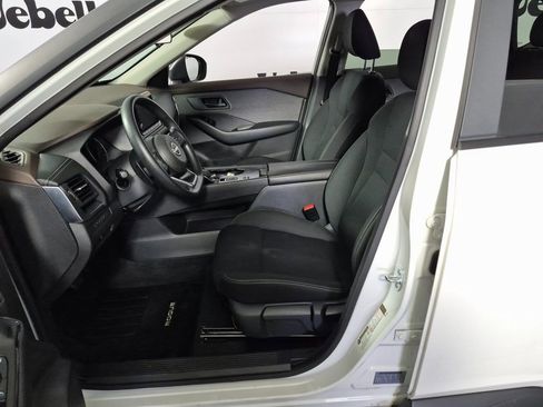 Used 2023 Nissan Rogue S image 9