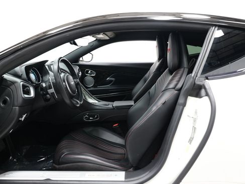 Used 2018 Aston Martin DB11 Coupe image 11