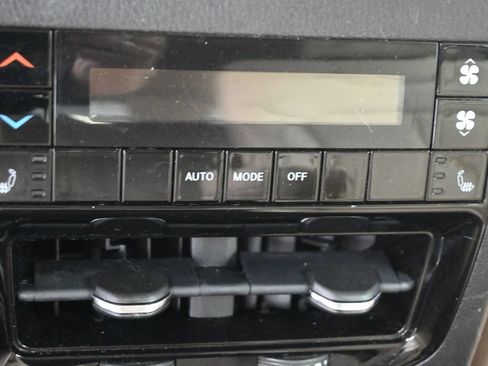 Used 2022 Jeep Grand Cherokee L Limited AWD/4WD image 15