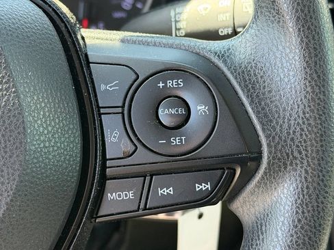 Used 2019 Toyota RAV4 LE FWD image 14