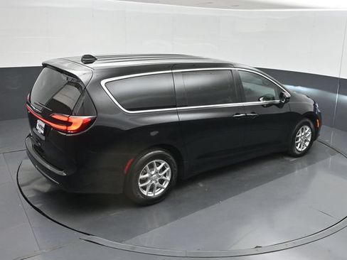 Used 2026 Chrysler Pacifica Select FWD image 38