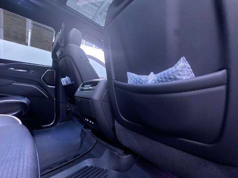 Used 2024 Cadillac Escalade Premium Luxury image 43