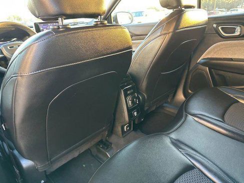 Certified 2025 Jeep Compass Latitude image 29