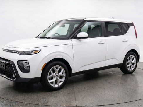Used 2025 Kia Soul LX w/ LX Technology Package FWD image 3