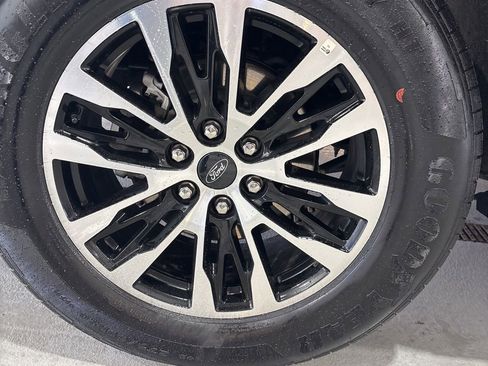 Used 2025 Ford Expedition Platinum AWD/4WD image 8
