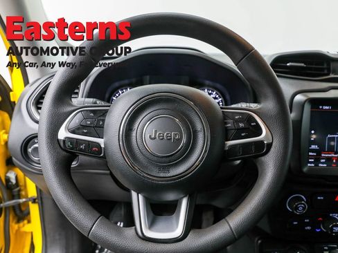 Used 2023 Jeep Renegade Latitude AWD/4WD image 10