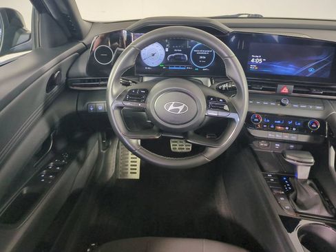 Used 2025 Hyundai Elantra SEL FWD image 17