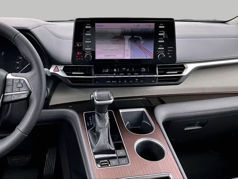 Used 2022 Toyota Sienna XLE w/ XLE Plus Package FWD image 6