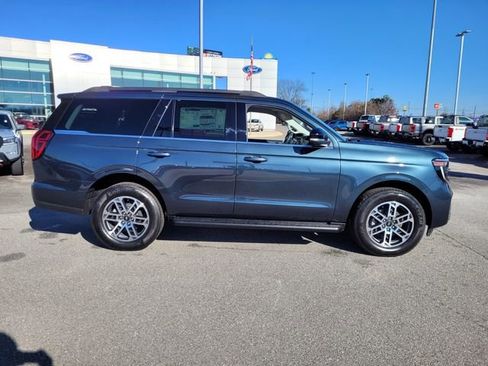 New 2026 Ford Expedition Active image 10