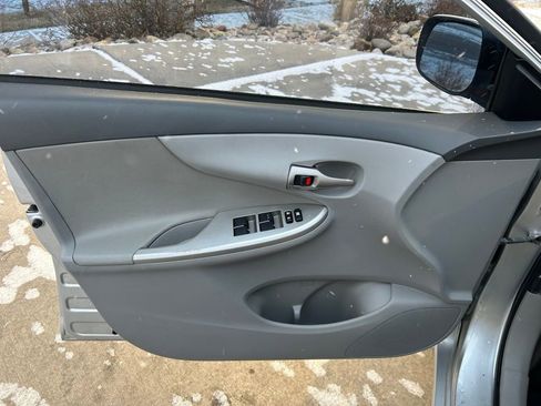 Used 2010 Toyota Corolla LE image 9