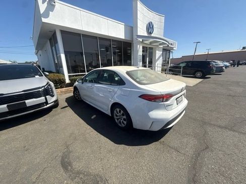 Used 2020 Toyota Corolla LE FWD image 2