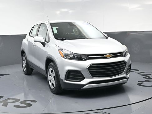 Used 2019 Chevrolet Trax LS image 3