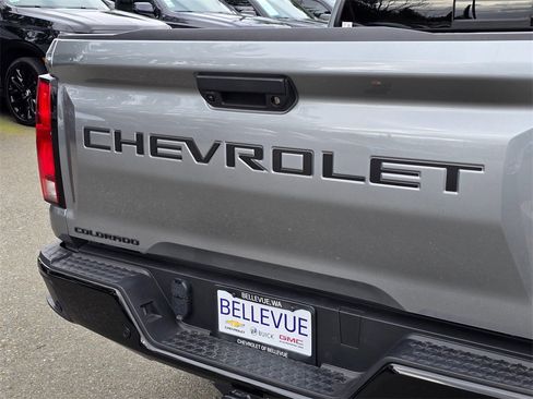 Used 2025 Chevrolet Colorado Z71 w/ Technology Package image 16