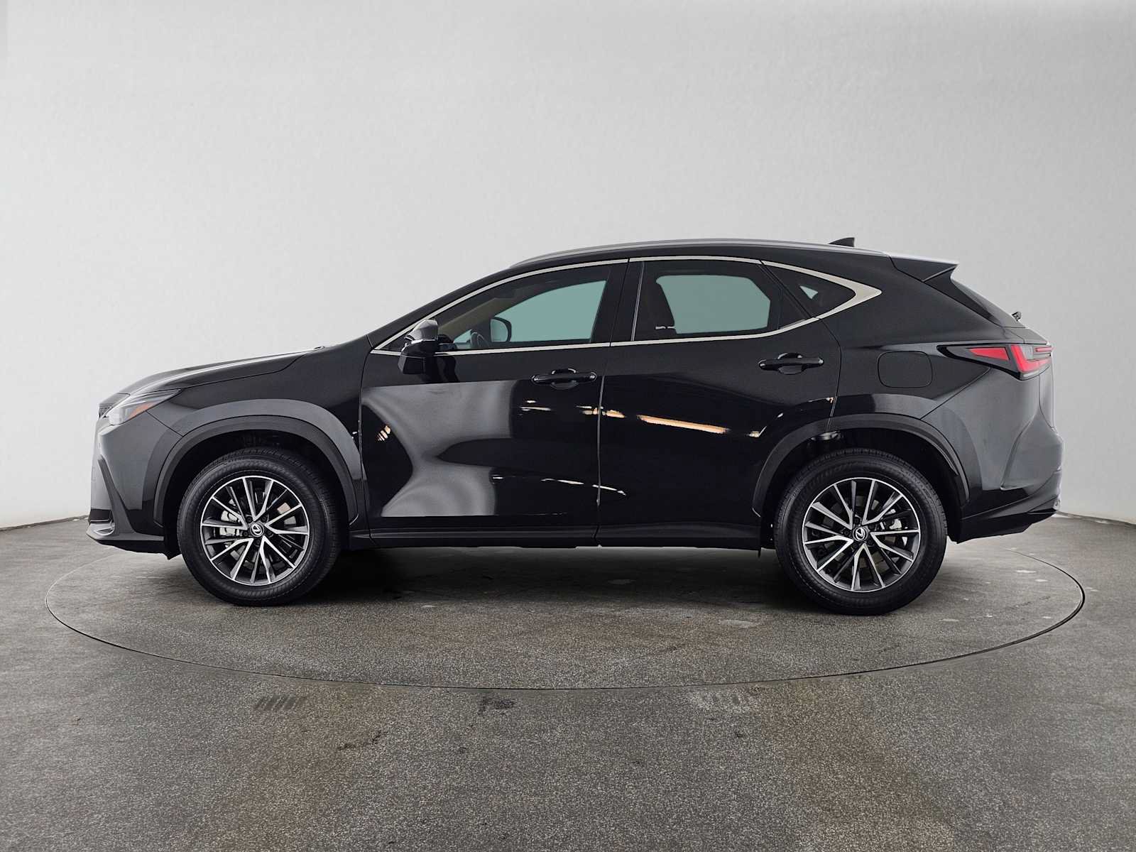 Certified 2025 Lexus NX 350h AWD w/ Accessory Package (2T) image 4