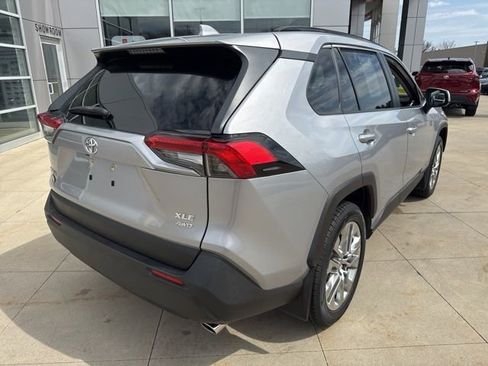 Used 2020 Toyota RAV4 XLE Premium image 7