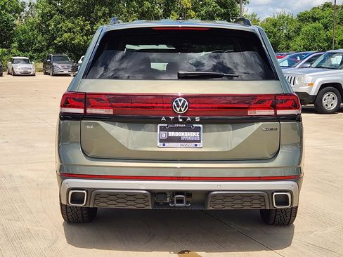 Used 2024 Volkswagen Atlas Peak Edition SE AWD/4WD image 8