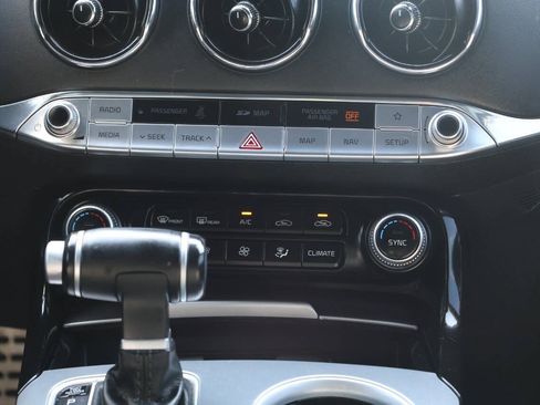 Used 2018 Kia Stinger GT1 AWD/4WD image 21