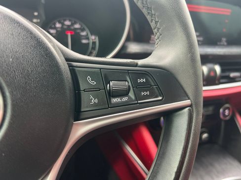 Used 2019 Alfa Romeo Stelvio w/ Nero Edizione RWD image 22