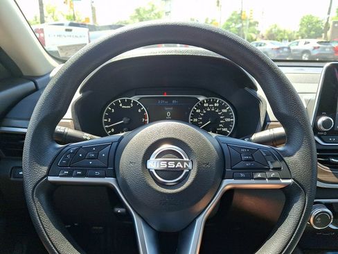 Used 2024 Nissan Altima 2.5 SV FWD image 20