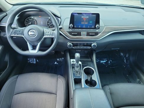 Used 2024 Nissan Altima 2.5 SV FWD image 16