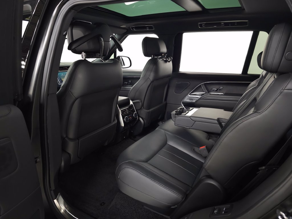Used 2025 Land Rover Range Rover Long Wheelbase SE AWD/4WD image 43