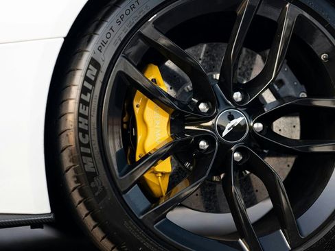 Used 2015 Aston Martin Vanquish Coupe image 25