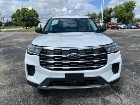 Used 2026 Ford Explorer Active AWD/4WD image 2