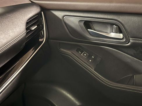 Used 2023 Nissan Rogue SL image 26