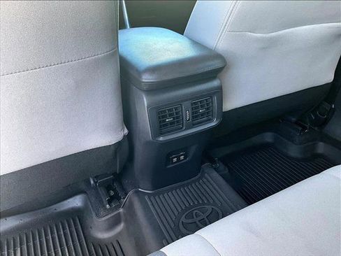 Used 2020 Toyota RAV4 XLE image 25