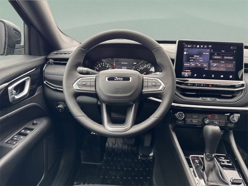 New 2026 Jeep Compass Latitude image 30