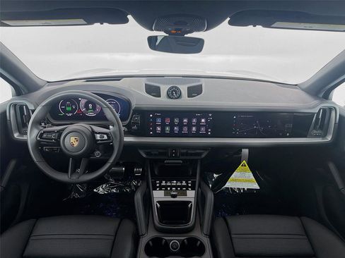 New 2025 Porsche Cayenne E-Hybrid image 11