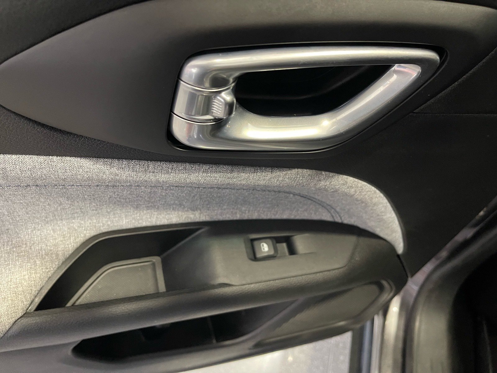 Used 2022 Jeep Compass Latitude FWD image 32