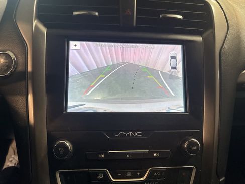 Used 2019 Ford Fusion SE image 28