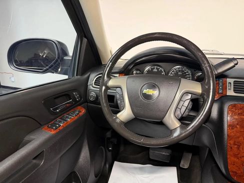 Used 2013 Chevrolet Avalanche LTZ RWD image 21