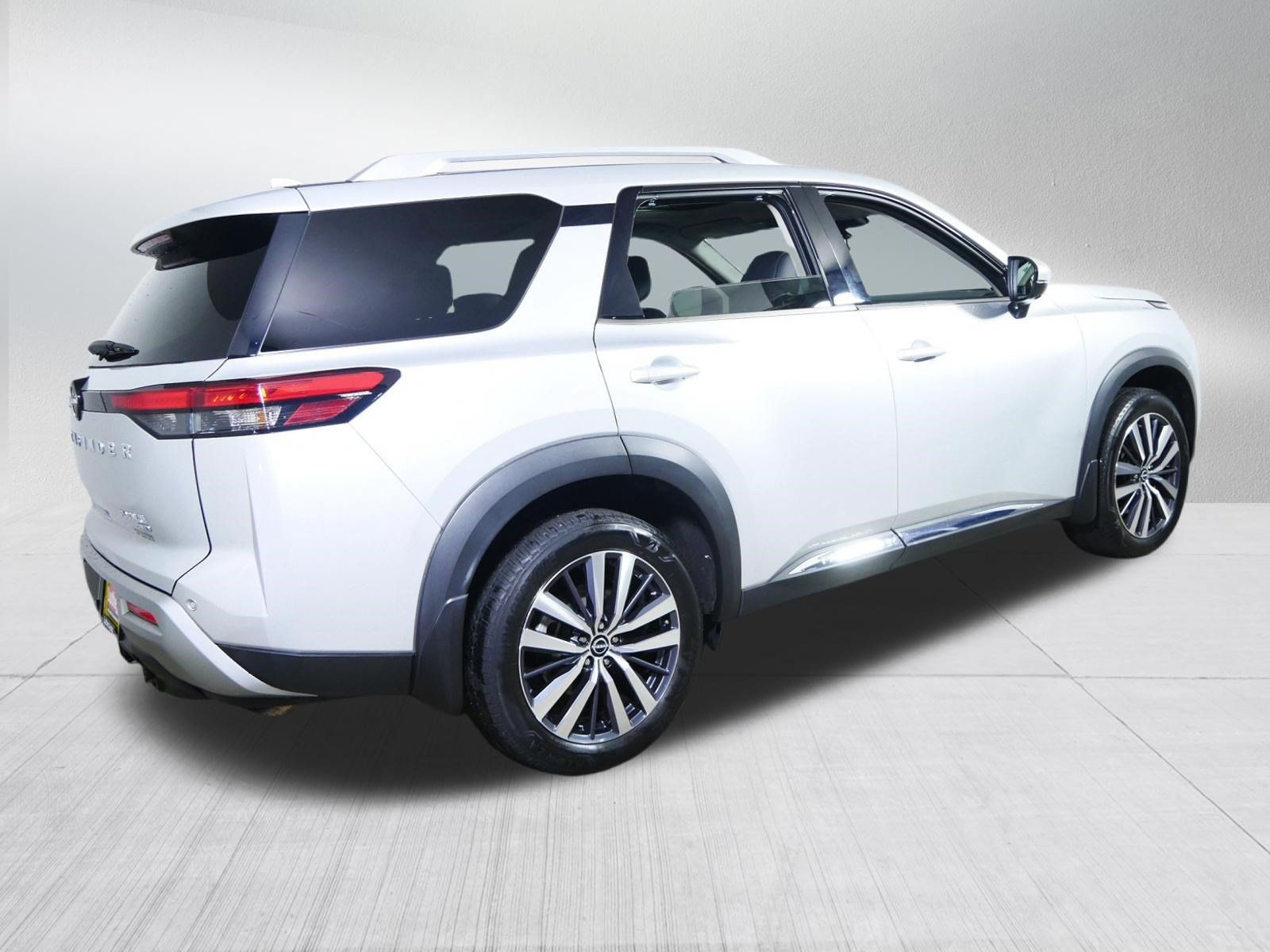 Used 2022 Nissan Pathfinder Platinum w/ Cargo Package AWD/4WD image 7