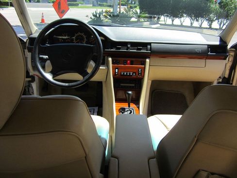 Used 1995 Mercedes-Benz E 320 Sedan image 21