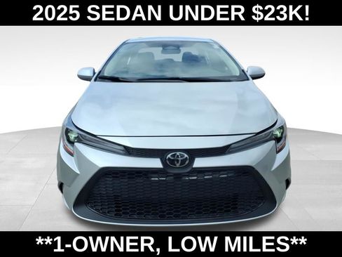 Used 2025 Toyota Corolla LE image 3