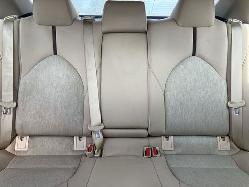 Certified 2020 Toyota Camry LE image 28