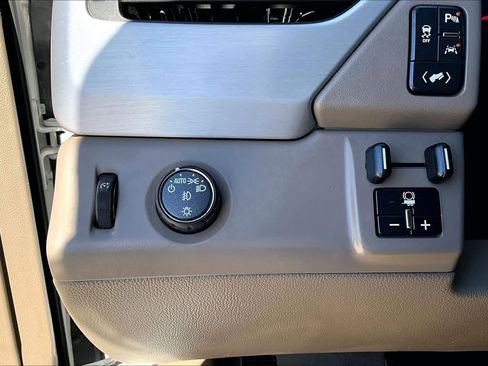 Used 2020 GMC Yukon SLT w/ Premium Edition image 35